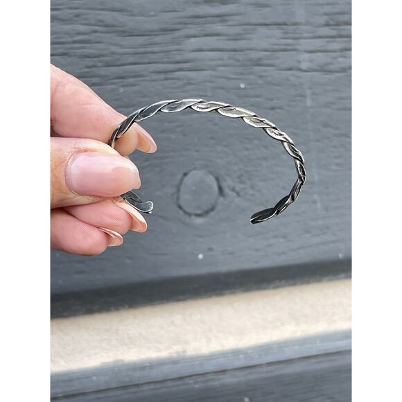 Vintage Native Navajo Sterling Silver Cuff Rope Bracelet Unsigned - Picture 5 of 10